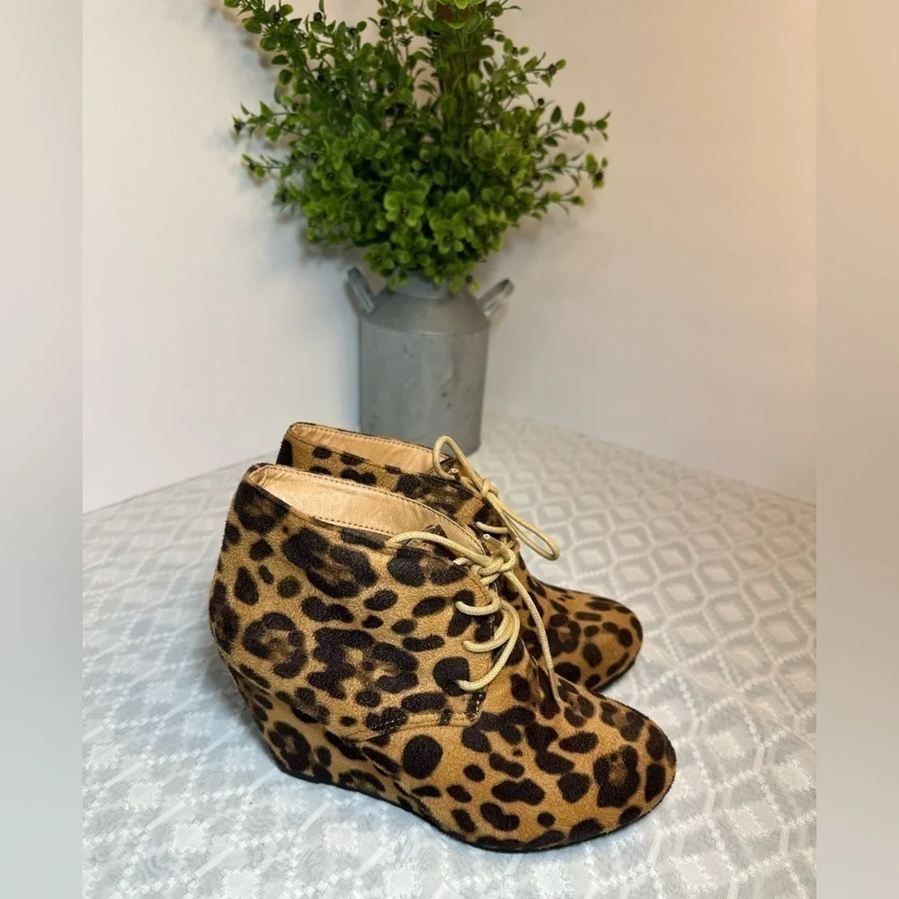 Bella Marie Leopard Suede Wedges, Women’s Size 6